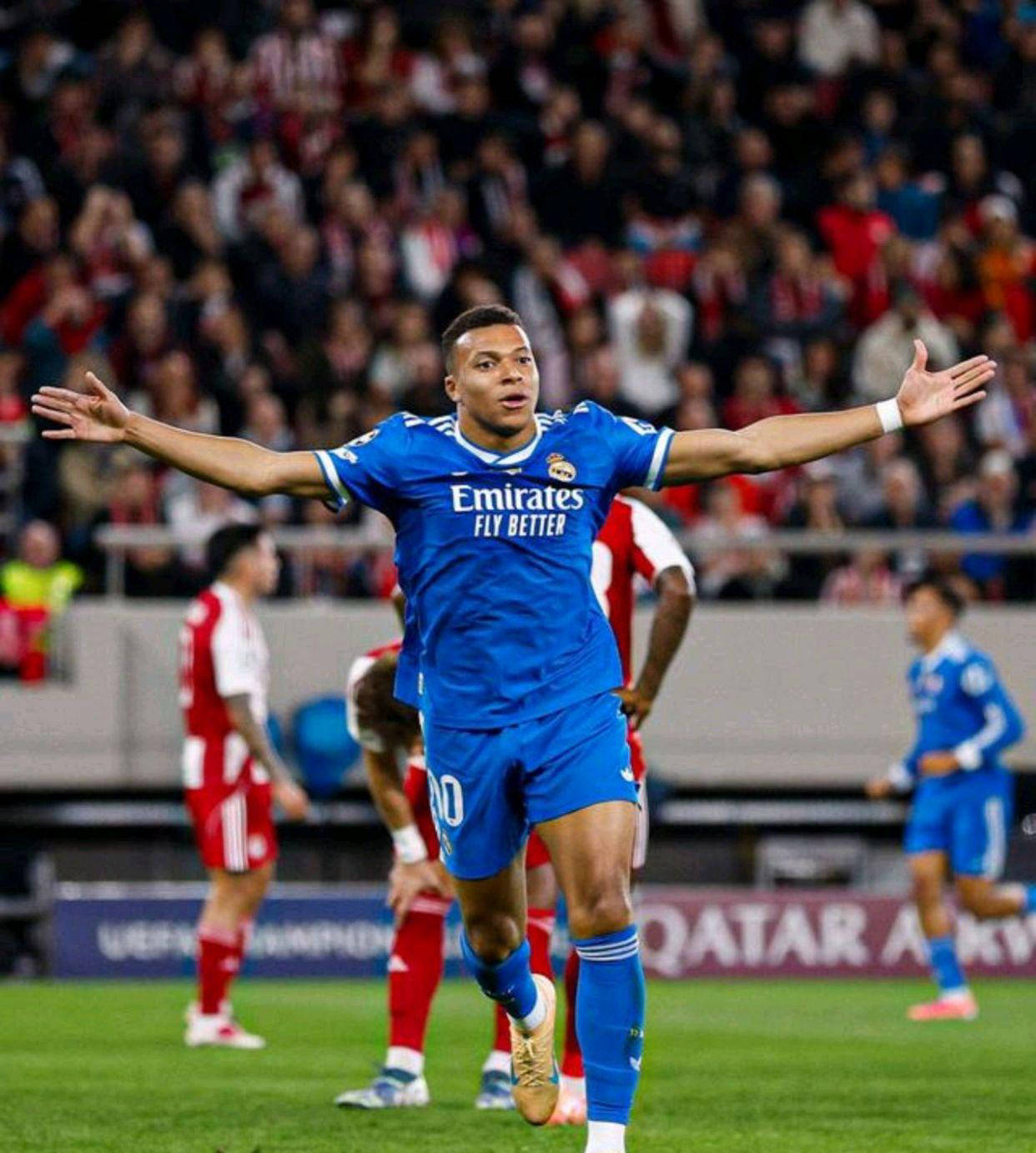 姆巴佩欧冠大四喜助皇马客场惊险4-3战胜奥林匹亚科斯