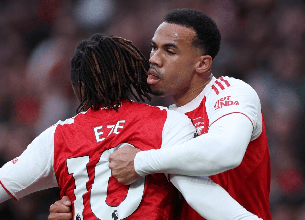 2-1险胜!乌龙球+红牌,阿森纳掀翻切尔西,曼城被甩开5分